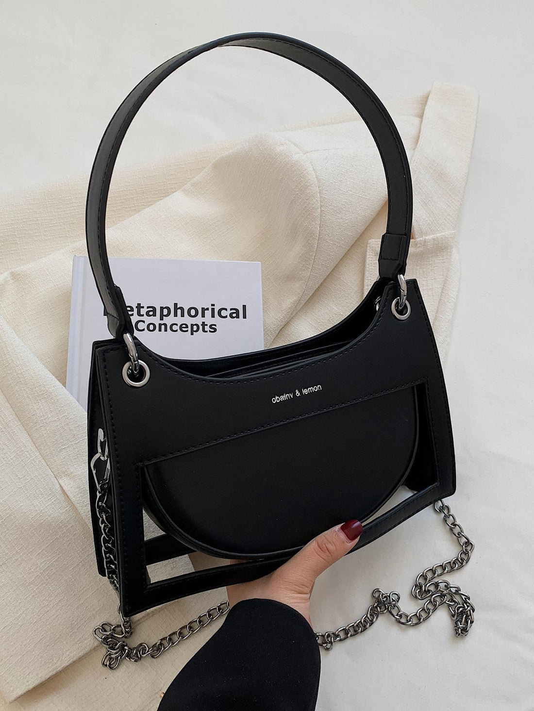 Letter Graphic Chain Bag Fashion Black