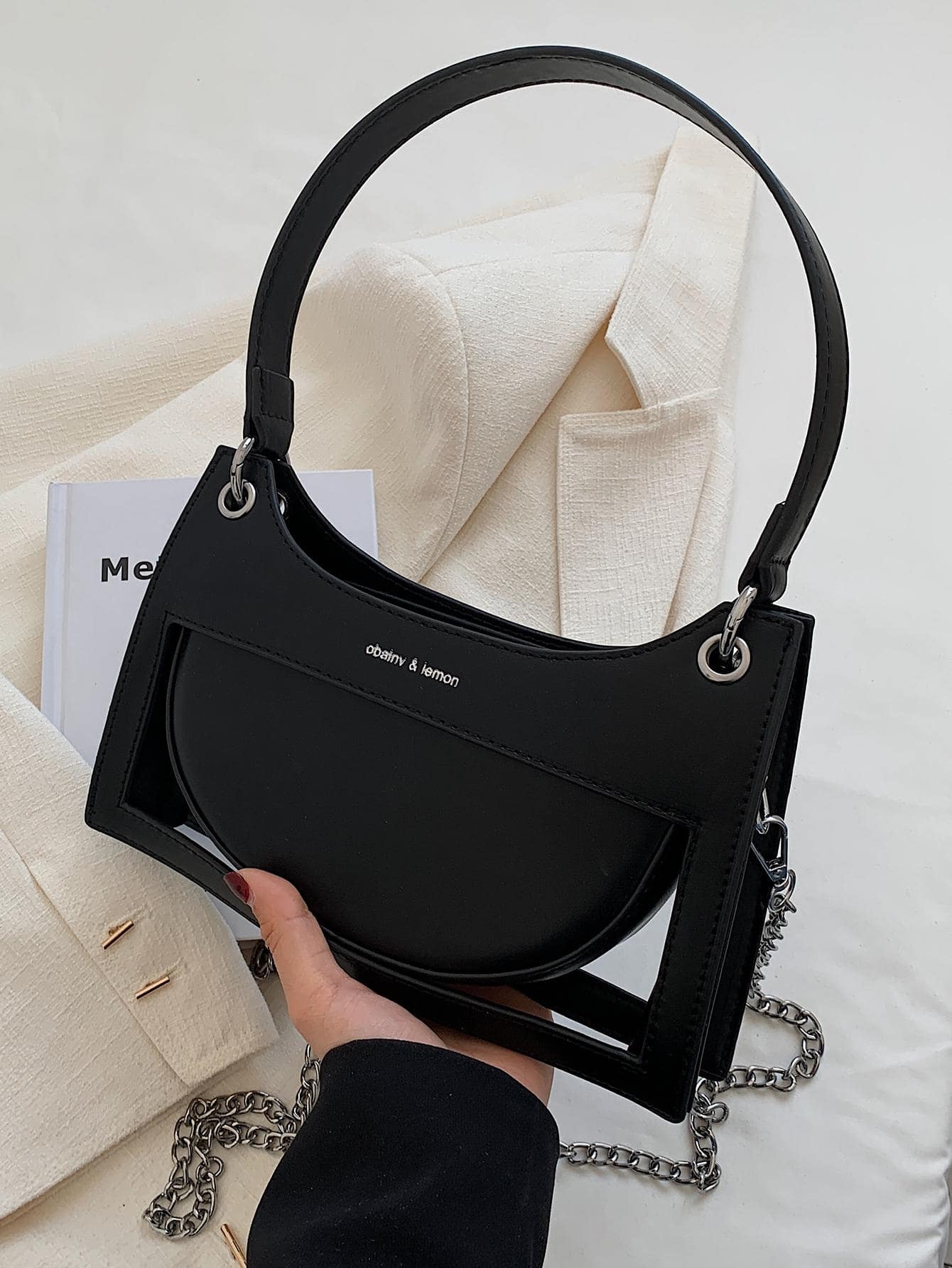 Letter Graphic Chain Bag Fashion Black