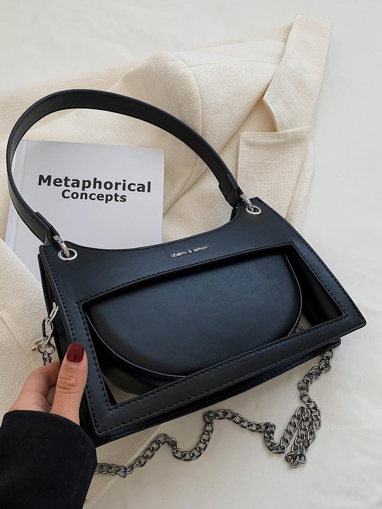 Letter Graphic Chain Bag Fashion Black